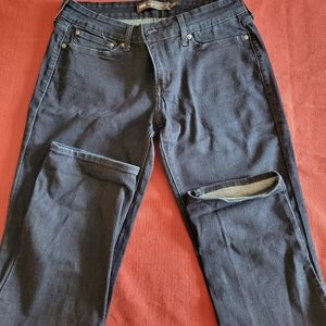 Levis Demi Curve like new!!!